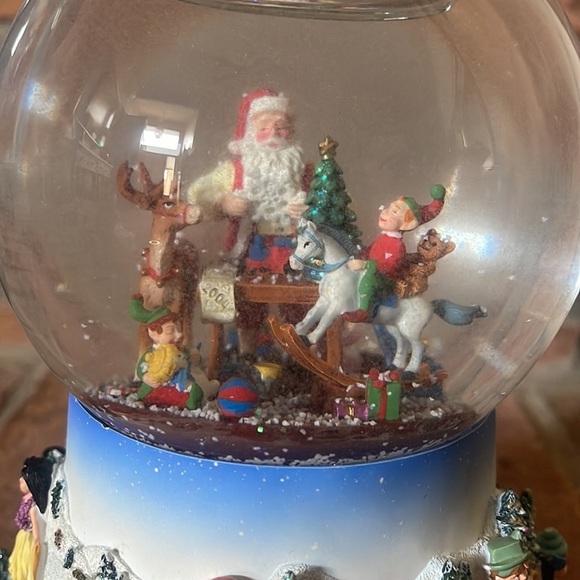 PartyLite 2004 Tealight Snowglobe "Santa at His Shop" - Picture 3 of 7